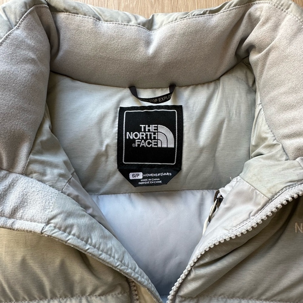 The North Face 700 Fill Down Vest Women’s Small Light Gray Puffer Zip Front - Picture 7 of 12